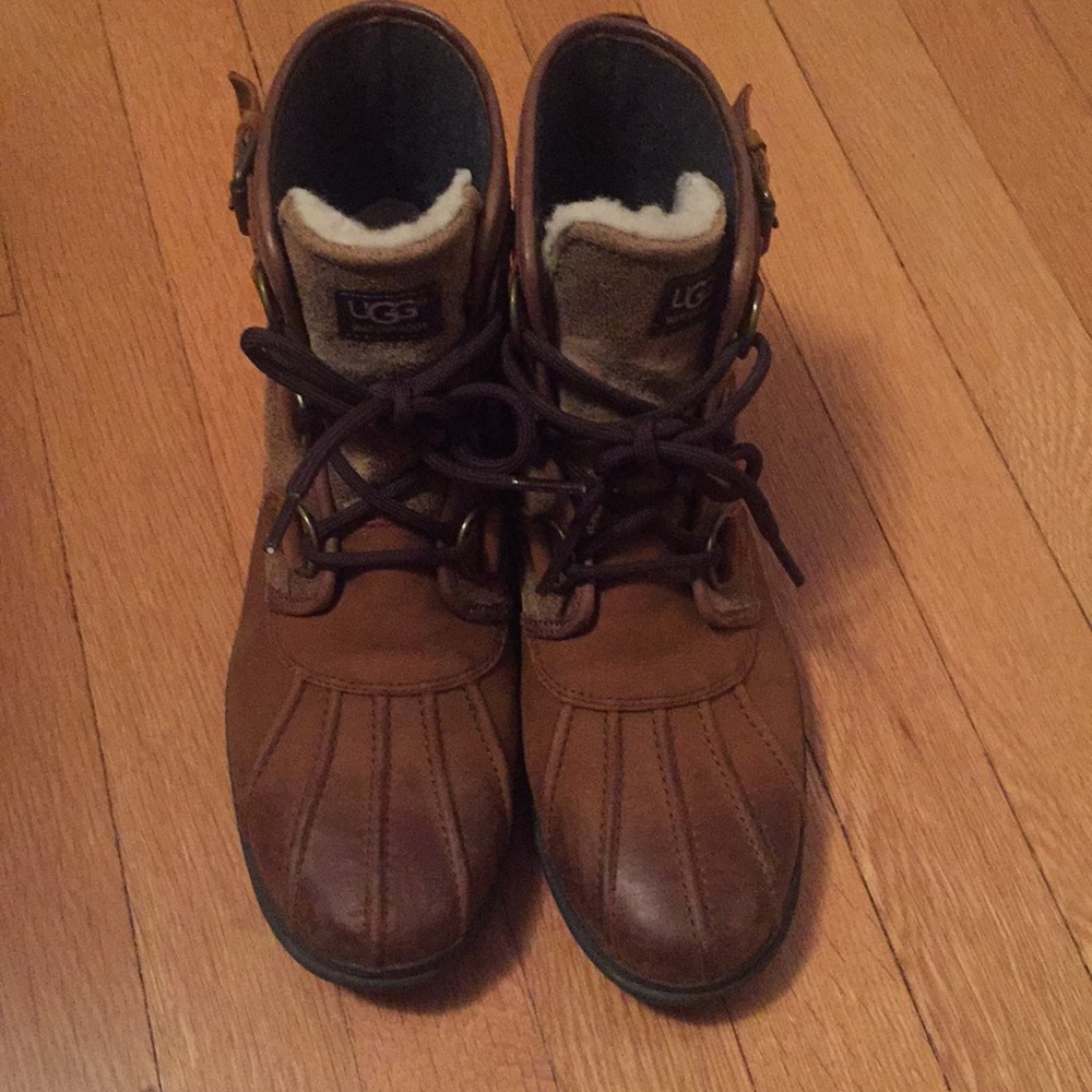 UGG women’s Cecile winter boot size 8